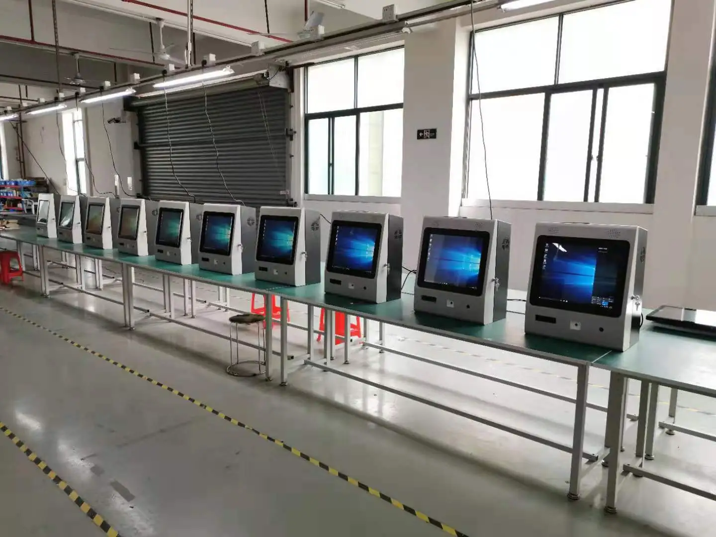 top touch screen information kiosk receipt in airport 7