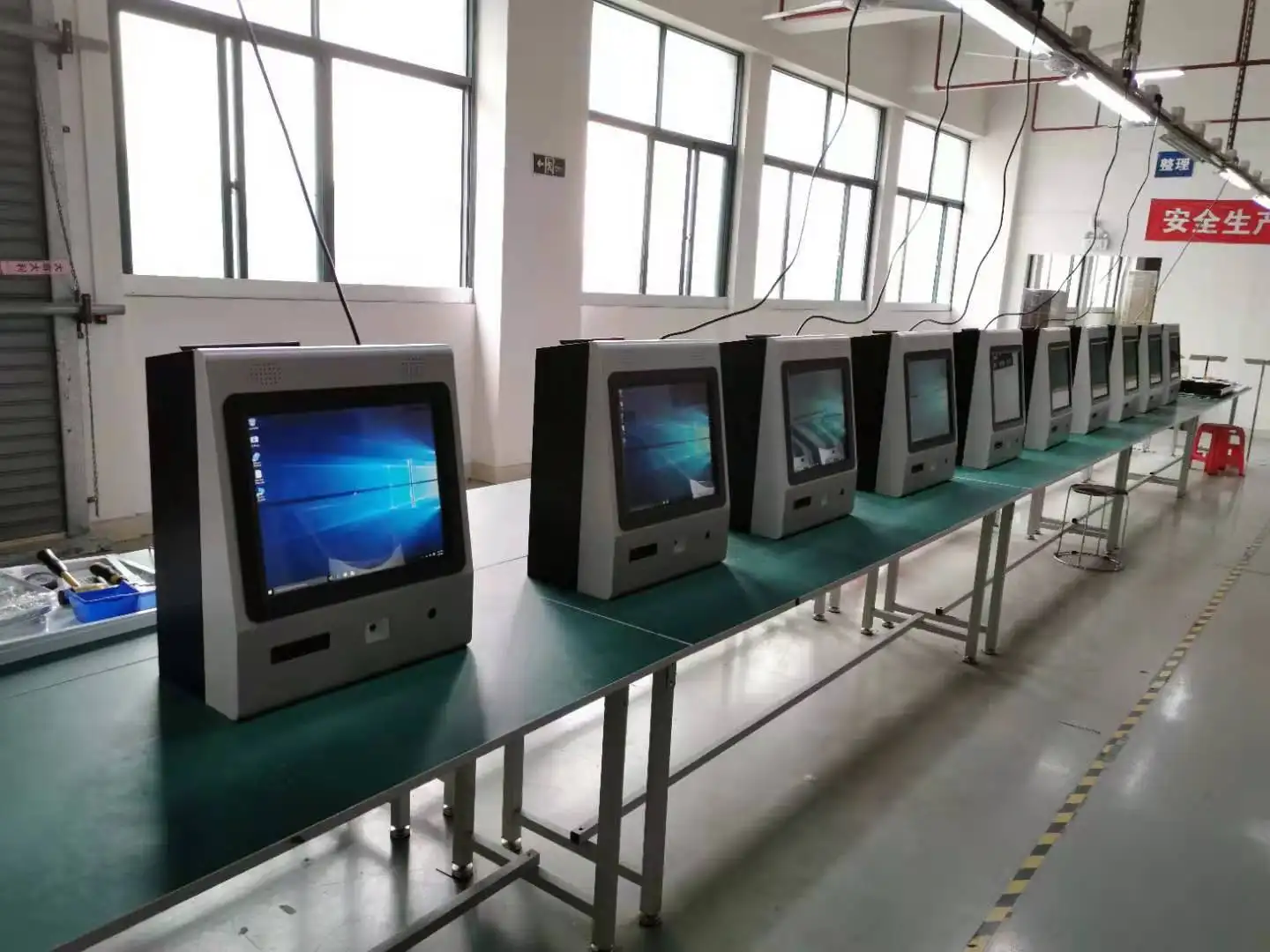 thermal digital information kiosk with printer in bar 6