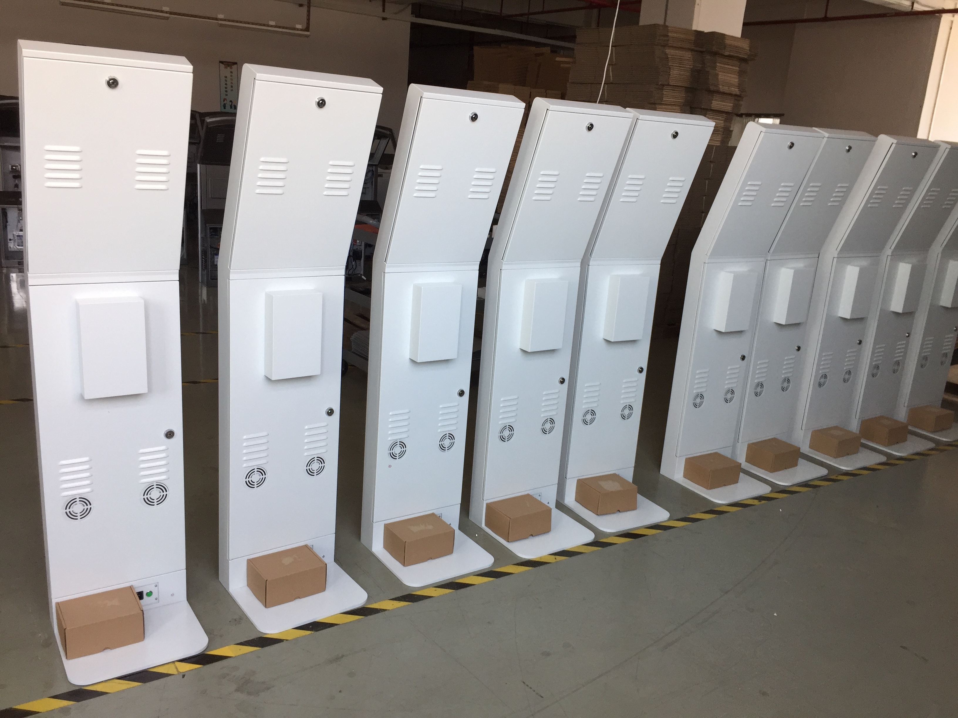 深圳触摸屏支付一体机，可投币和现金接收-鸿洲