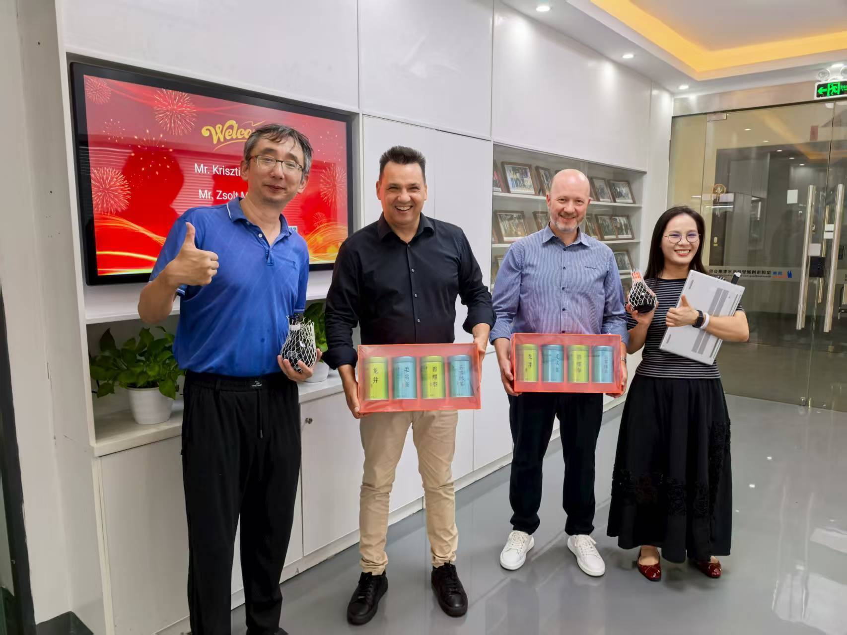 欢迎欧洲知名外汇公司莅临鸿洲智能| 鸿洲自助终端