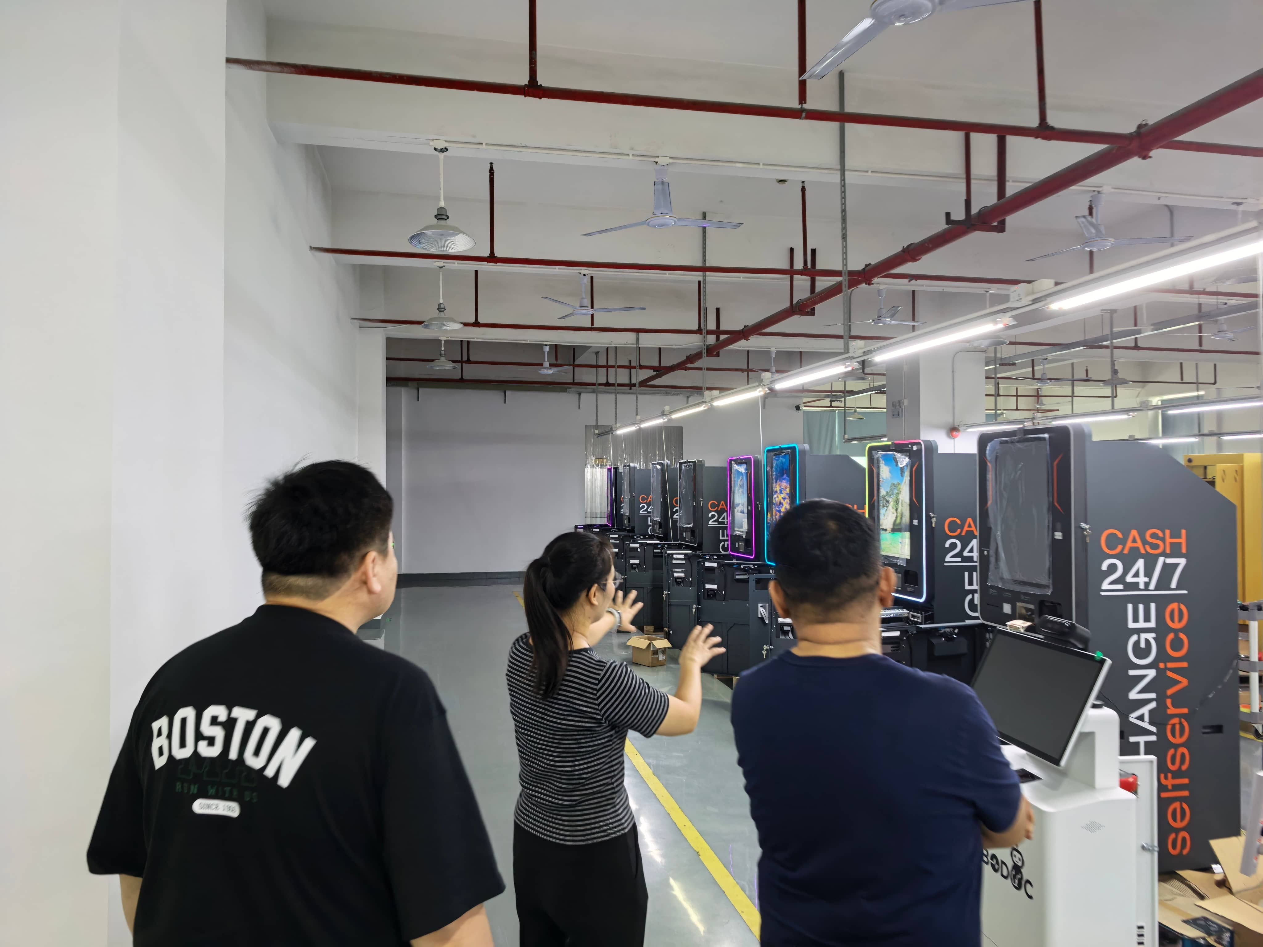 欢迎蒙古客户莅临工厂参观并验收SIM卡自助服务终端| 鸿州自助服务终端