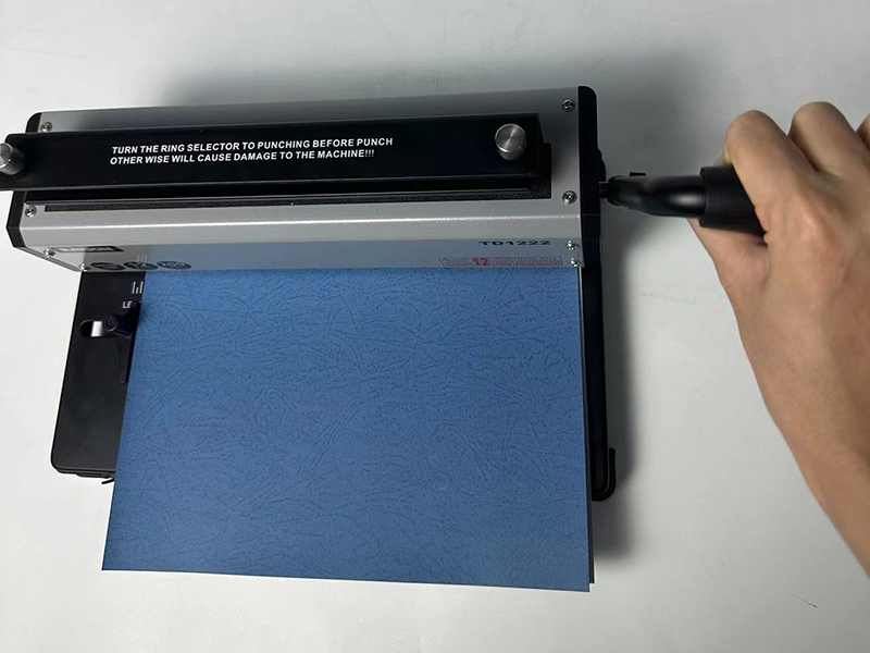How to Safely Use a Binding Machine? 3