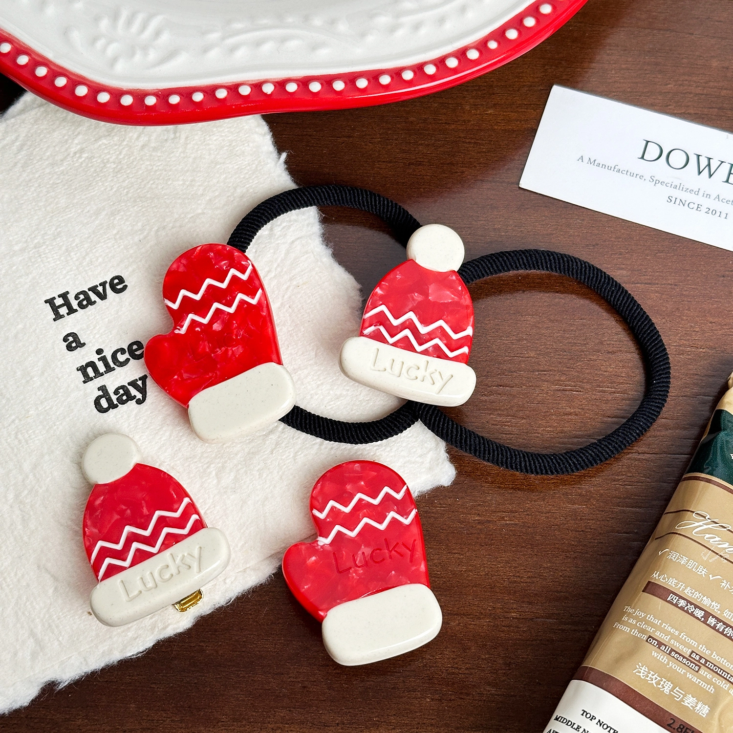 Dowell Jewelry Stylish & süßer festlicher Weihnachtsmütze und Fausthaarbindungen 1