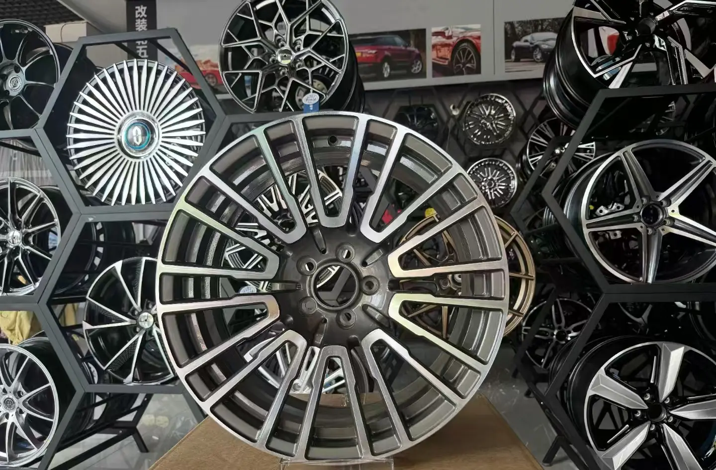 Auto Parts Goods in StockManufacturer 2