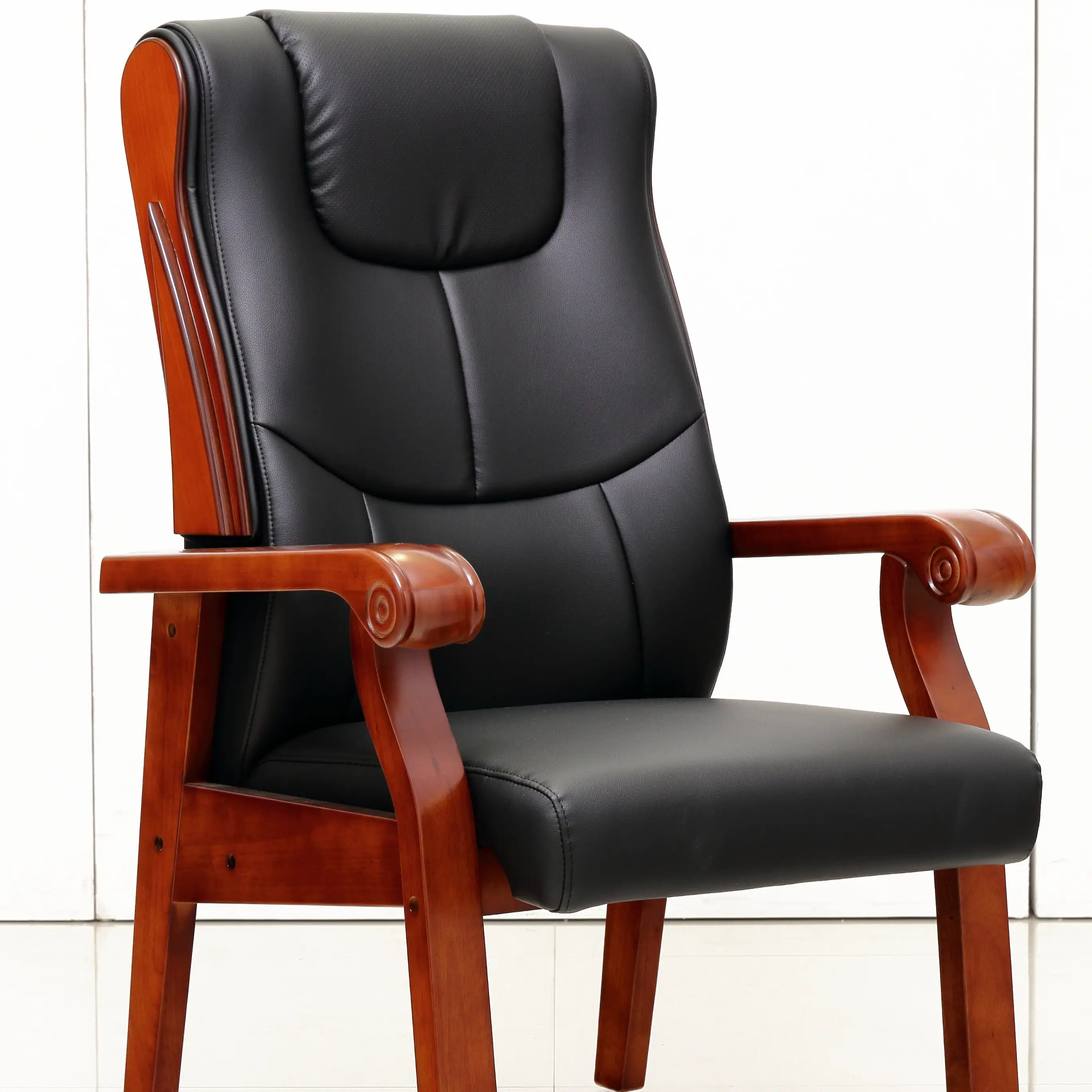 Silla clásica para invitados a conferencias de cuero y madera maciza 1