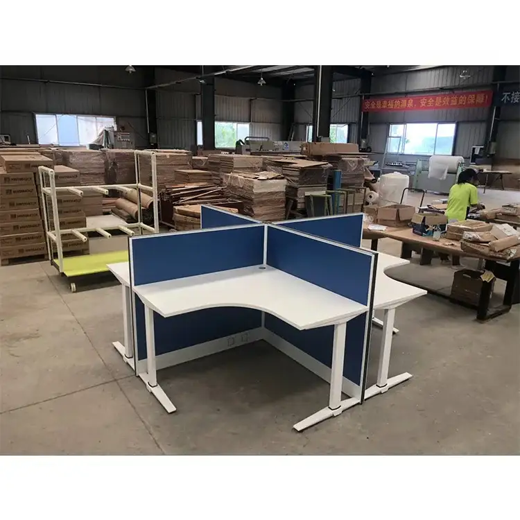 Cubículos de aluminio modernos del centro de llamadas de la división de 4 plazas Mobiliario de oficinas de Bafco Dubai 1