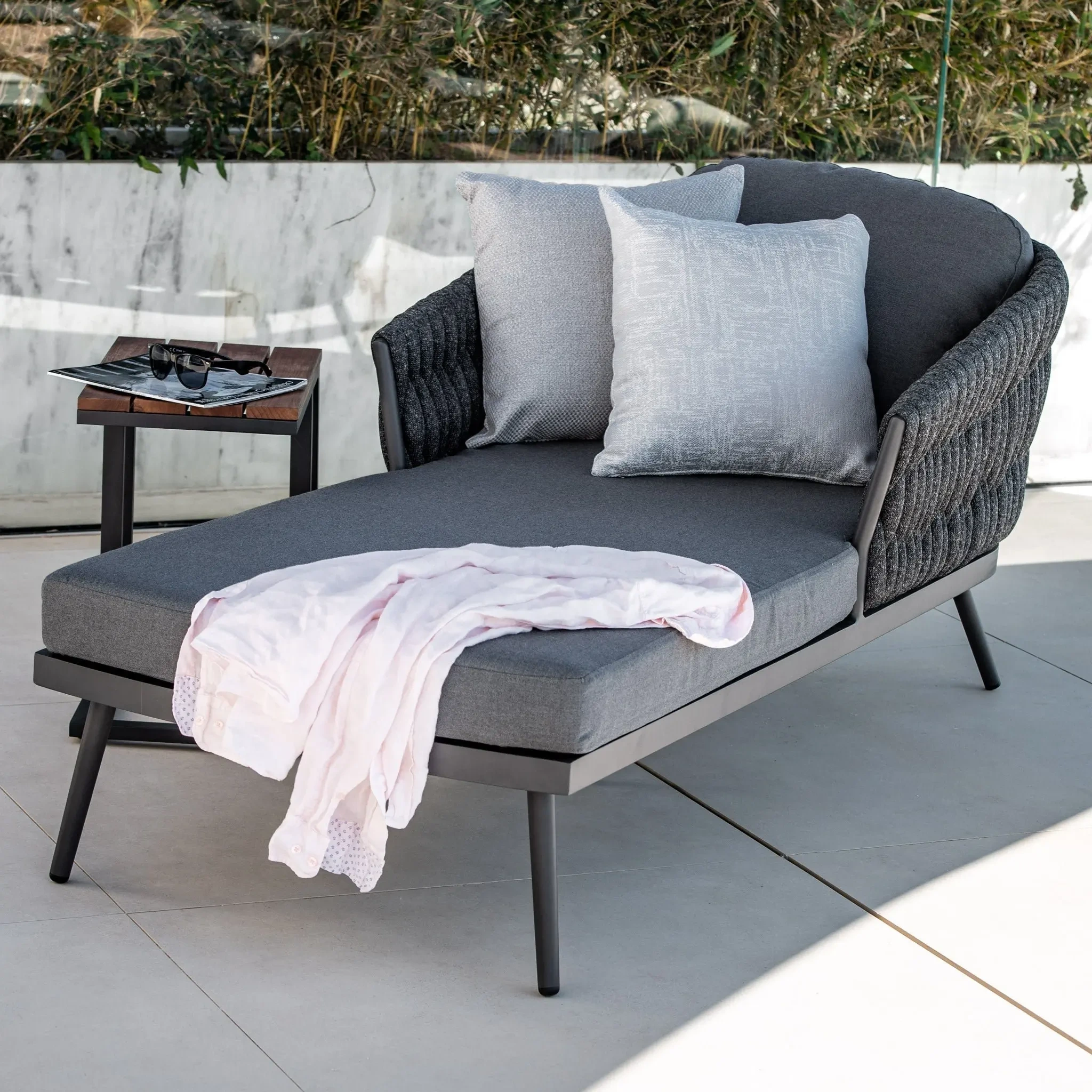 Pool Waterproof Daybed Outdoor Rope Aluminium Chaise Sun Loungers Patio Metal Sunbed With Sunshade Hotel Furniture Day Bed 1