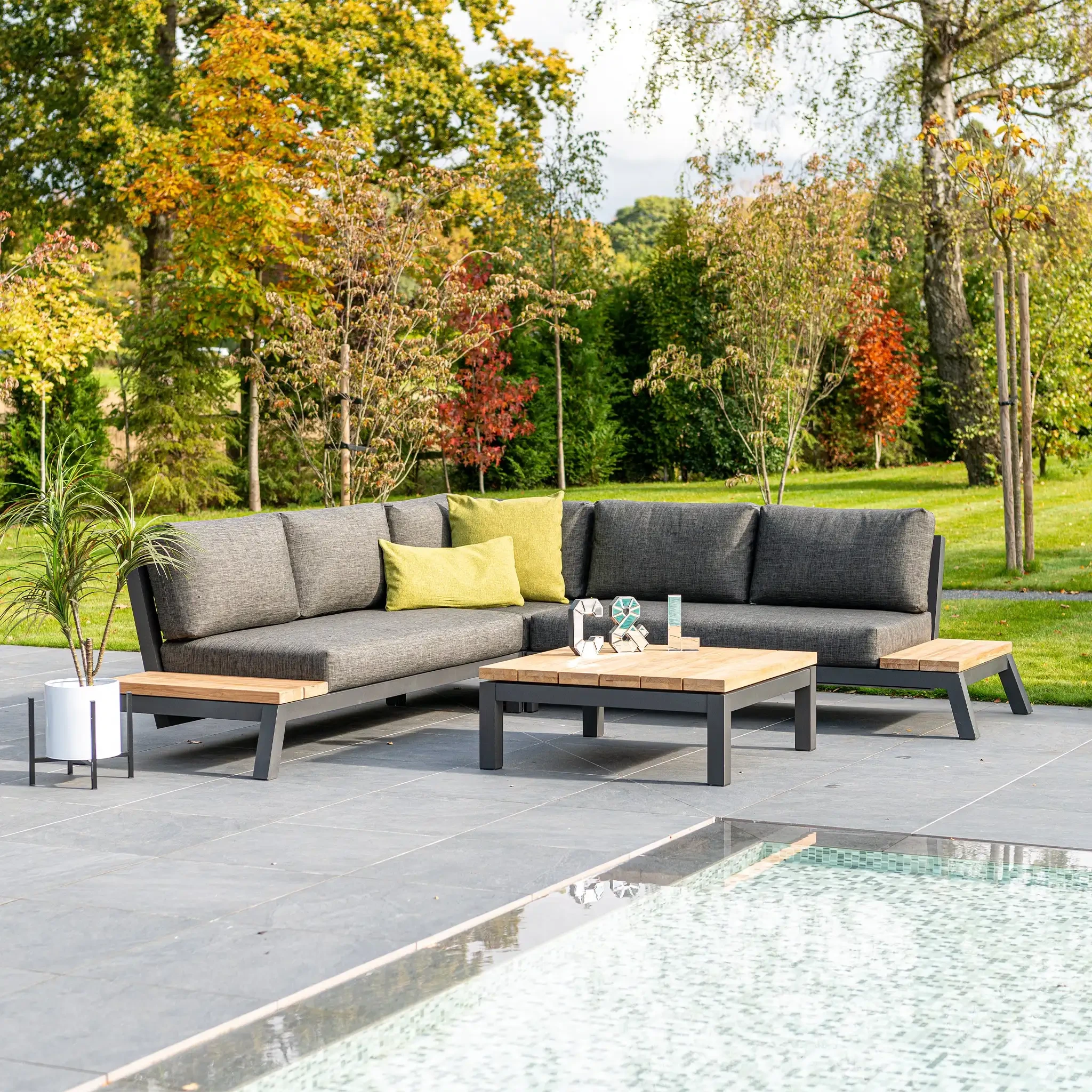 Ensembles sectionnels de Patio de meubles en aluminium de luxe en métal imperméable à l'eau salon extérieur en forme de L avec canapé d'angle de jardin de Table en teck 1