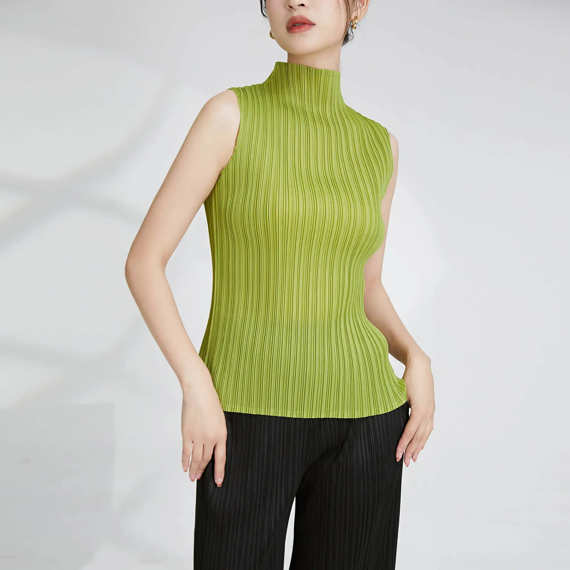 Stunning Silk Pleated Gown: The Ultimate Statement Dress 1