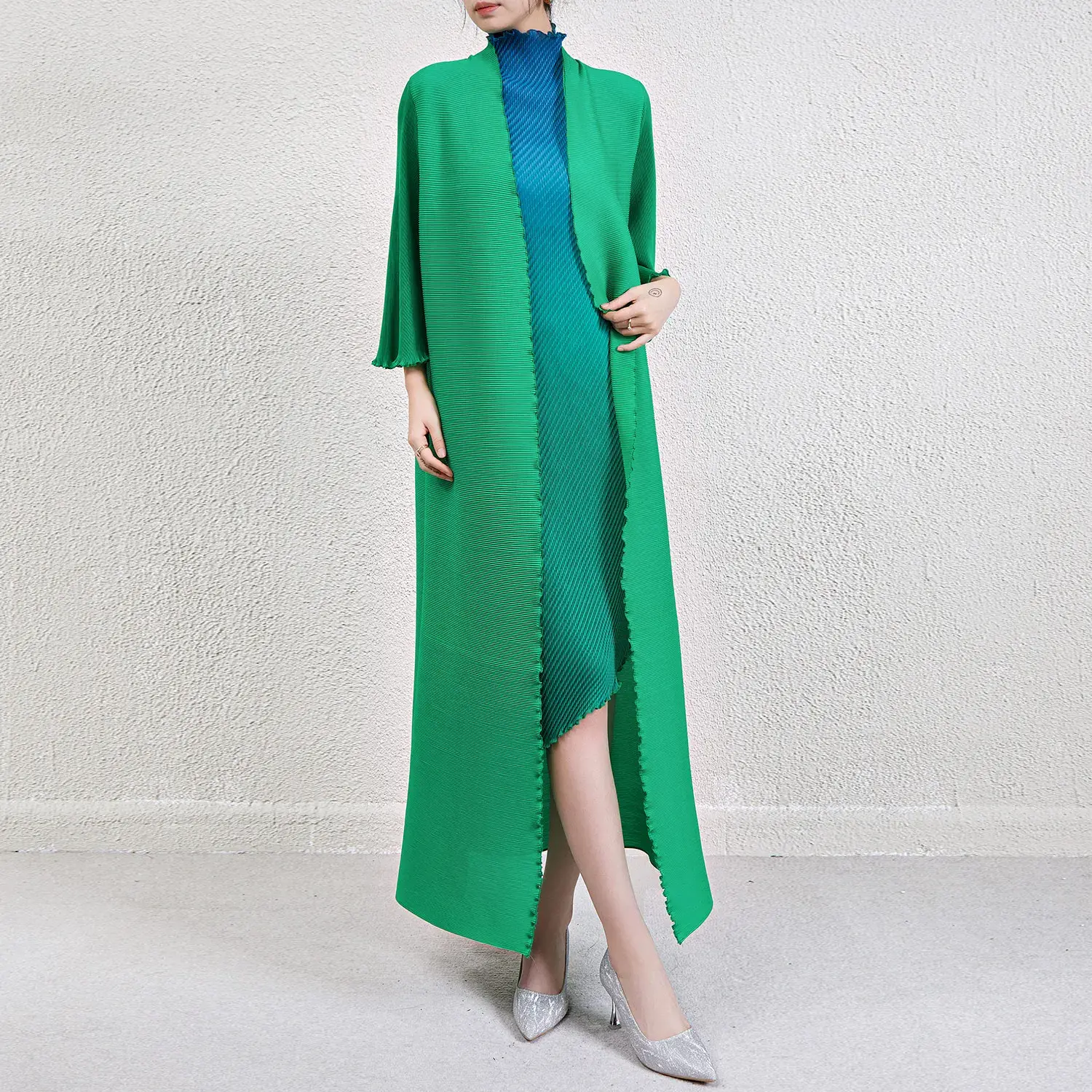 Stylish And Sustainable: The Green Pleated Dress Trend 1