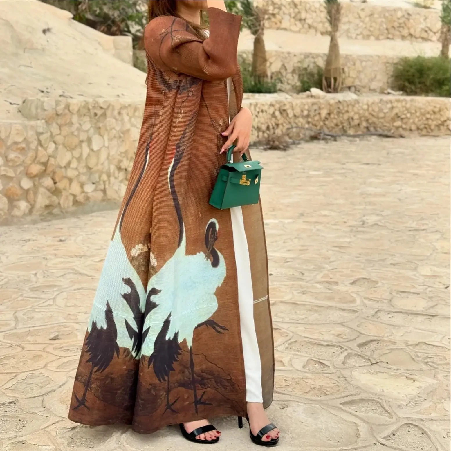 2024 Hot Selling Pleated Abaya Coat Dubai Women's Long Coat Large Size Muslim Abaya Printed Elegant Style Pleated Robe 1