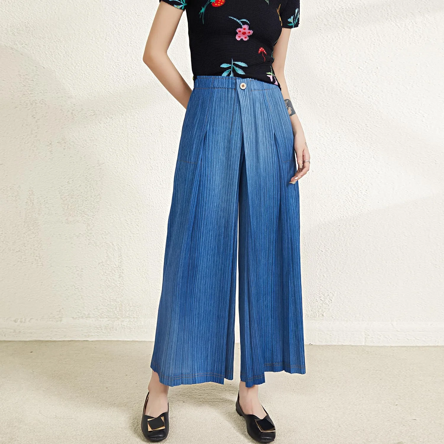 2023 Summer Latest Miyake Pleated Pants Loose High Waist Wide Leg Pants Slit Pants Big Swing Women's Pleated Jeans 1