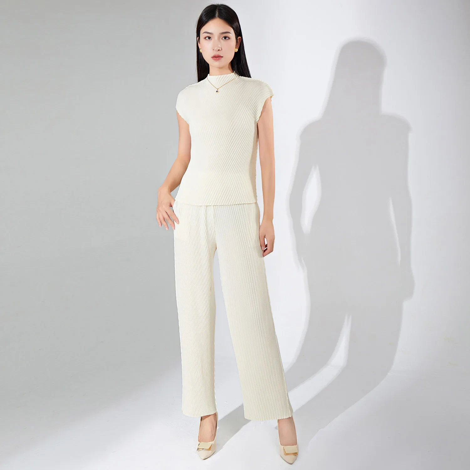 Miyake Plissee Neueste Design Fischschuppen Plissee Sommer Ärmelloses Top Und Gerade Hosen Zweiteilige Sets Für Frauen Zwei Stücke 1