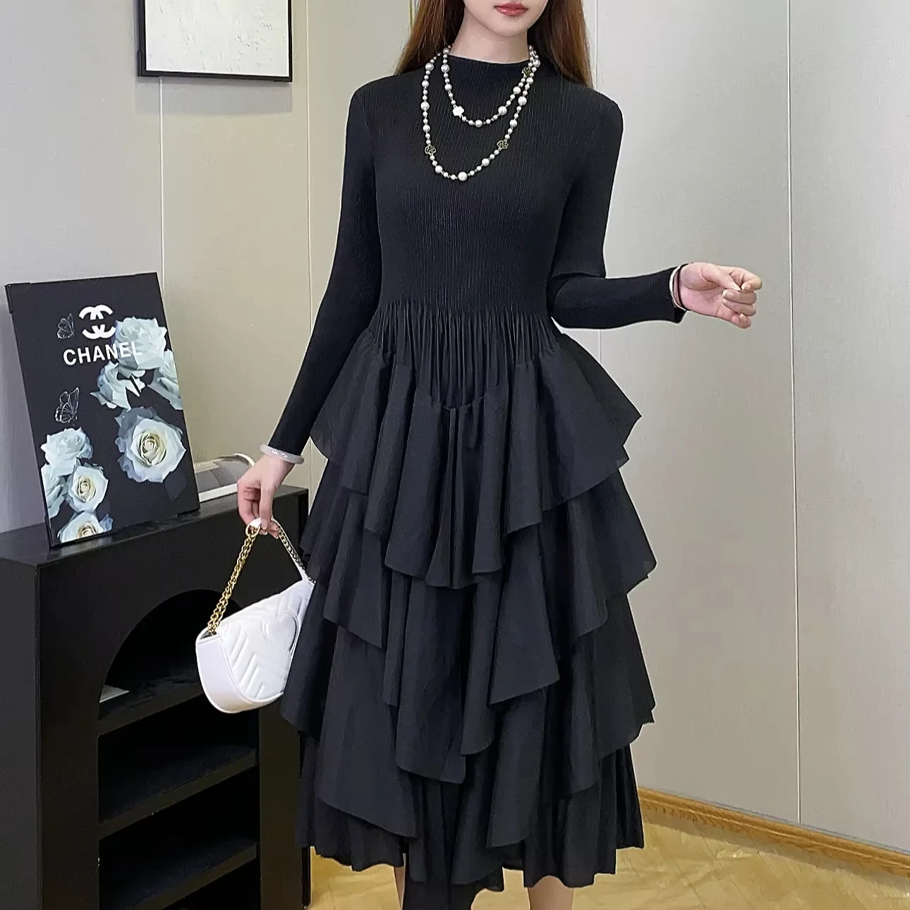 2024 Hot Selling Ladies Casual Pleated Stretch Loose Round Neck Long Sleeve Pleated Cake Dress 1