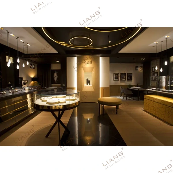 Negozio di gioielli in esposizione, accessori per gioielli in esposizione 1