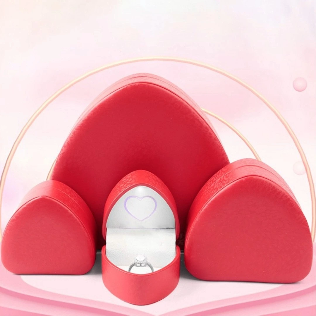 New heart-shaped PU leather LED light jewelry box creative ring earrings bracelet pendant jewelry gift box 1