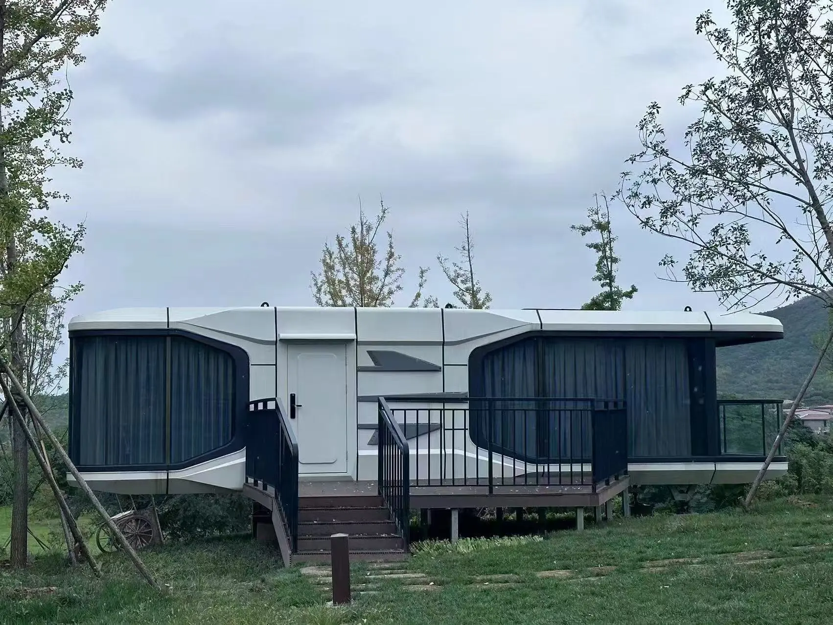 Space Capsule House E7 1
