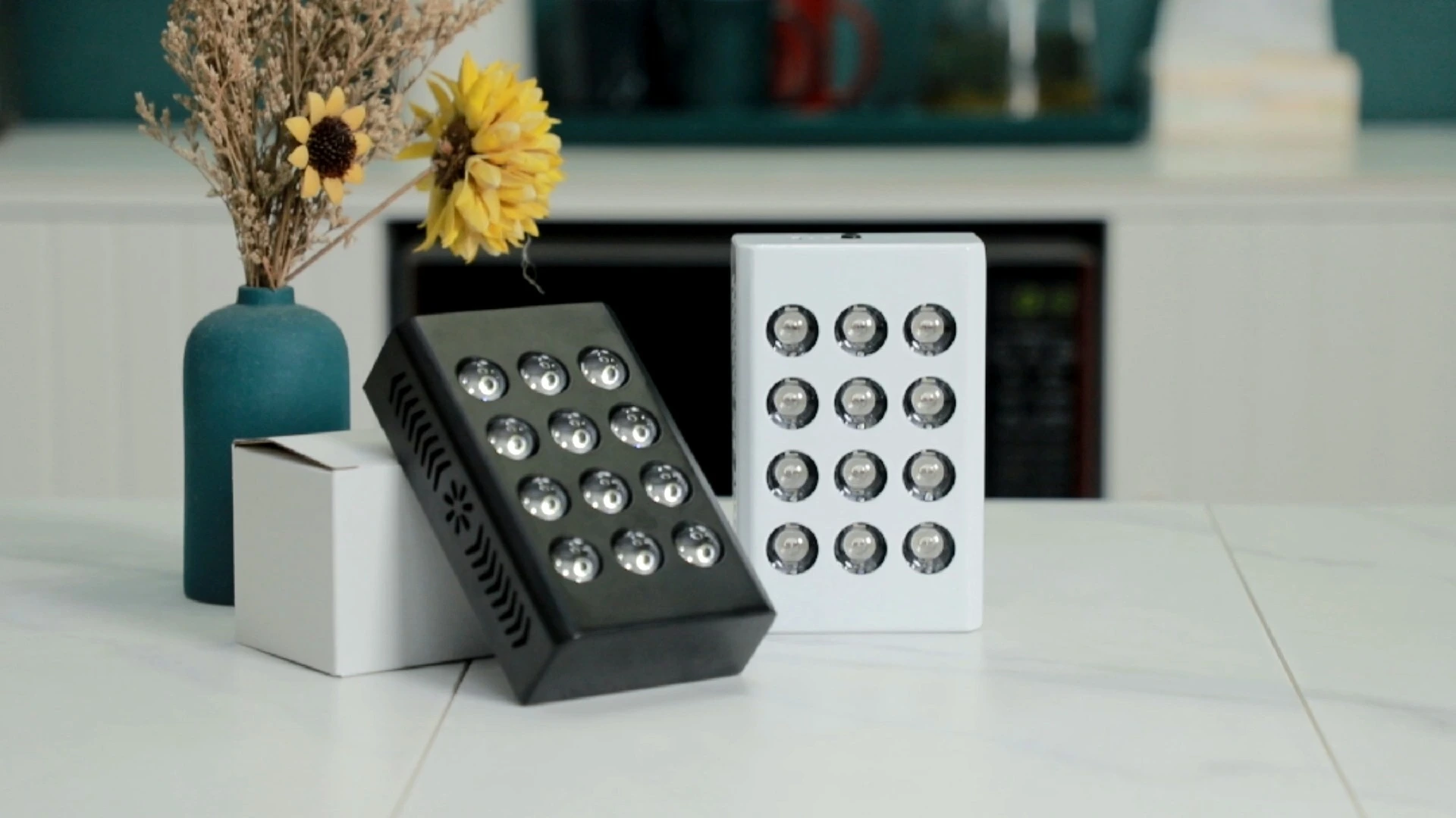 Dispositivo de terapia de luz roja LED portátil Sunsred Mini 60 con estuche de viaje 1