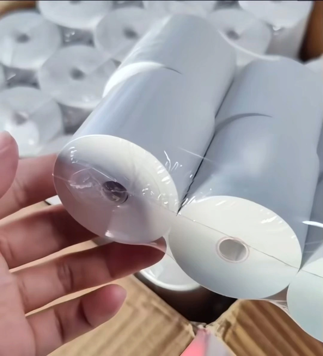 Rollo de papel térmico sin núcleo de primera calidad a un precio inmejorable 1