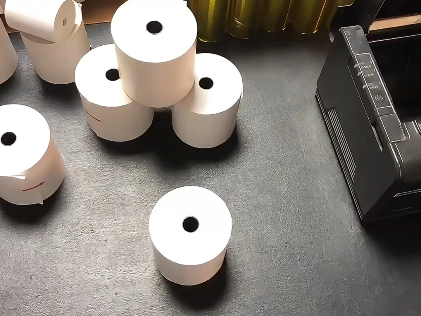 57*49 mm di carta termica resistente alla lacrime ad alta lacrima per la stampa dell'etichetta logistica 1