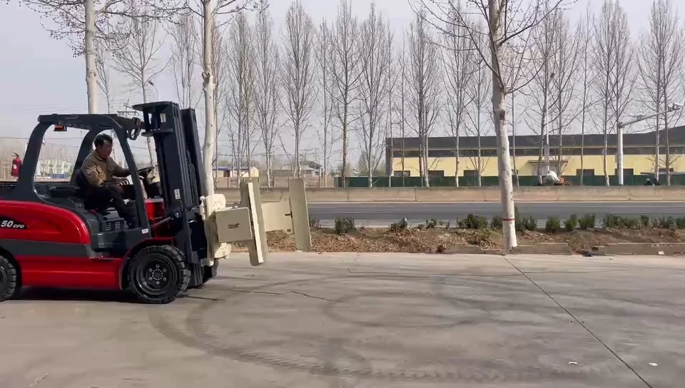 Nollemission elektrisk gaffeltruck med litiumjonbatteri i en tillverkningsanläggning