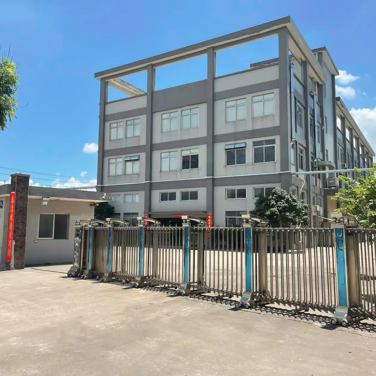 What Factors Should I Consider When Purchasing Cosmetic Bottles Wholesale 1