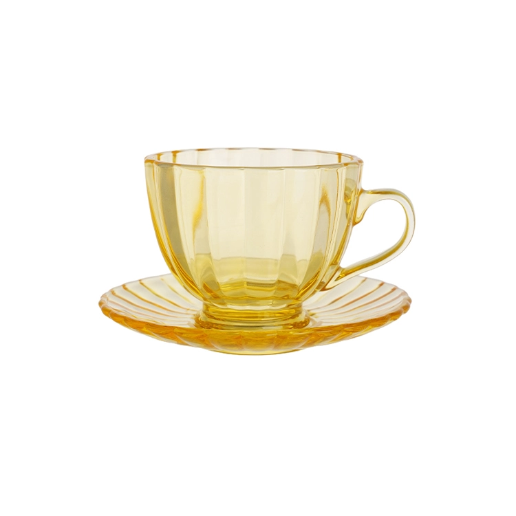 Set di tazze da caffè gialle con piattino 1