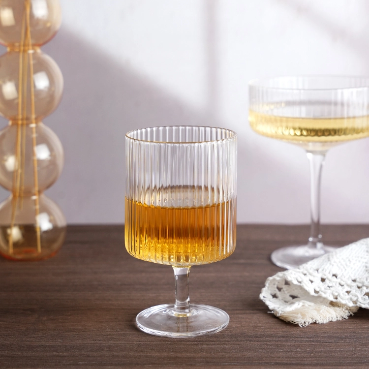 240 ml kieliszek na nóżce z karbowaniem 1