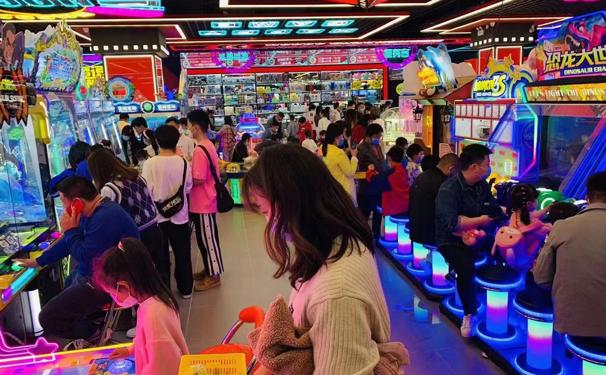 Spóirtí Pearsanta Ardfheisteach - Companach Plúiseacha Saincheaptha le  Teicneolaíocht Chluichí Casta, image size:1200x742