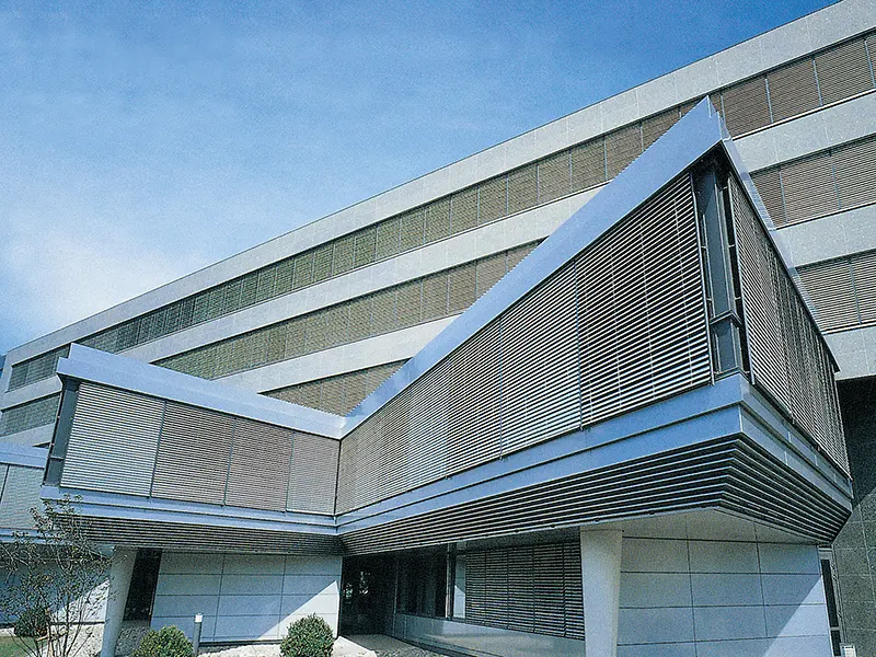 Enhance Your Outdoor Space With Stylish Aluminum Blinds 1