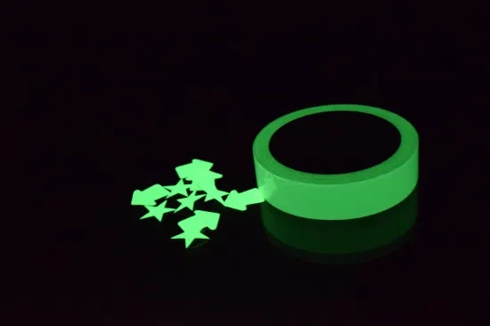 Ruban fluorescent étanche qui brille dans le noir pour plus de sécurité. 1