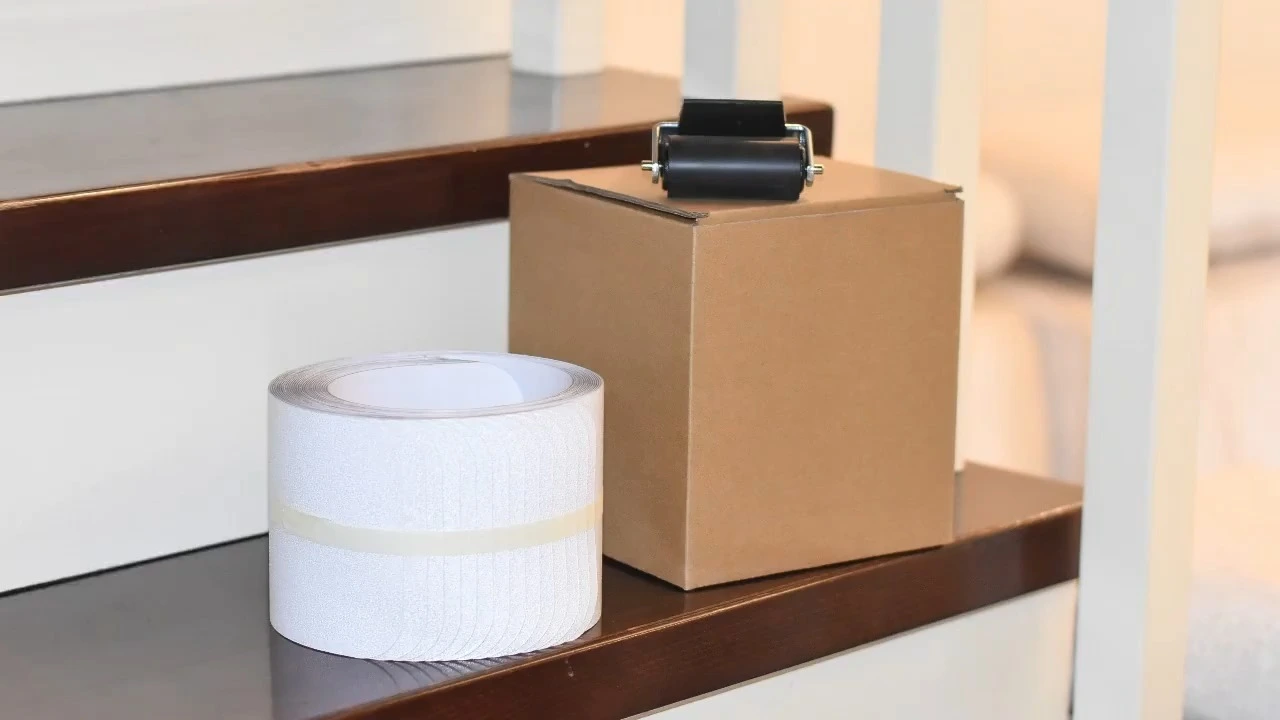 Jerrytape Şeffaf Merdiven Kaymaz Basamakları Ahşap Merdivenler için Kaymaz Merdiven Şeritleri Kapalı 1