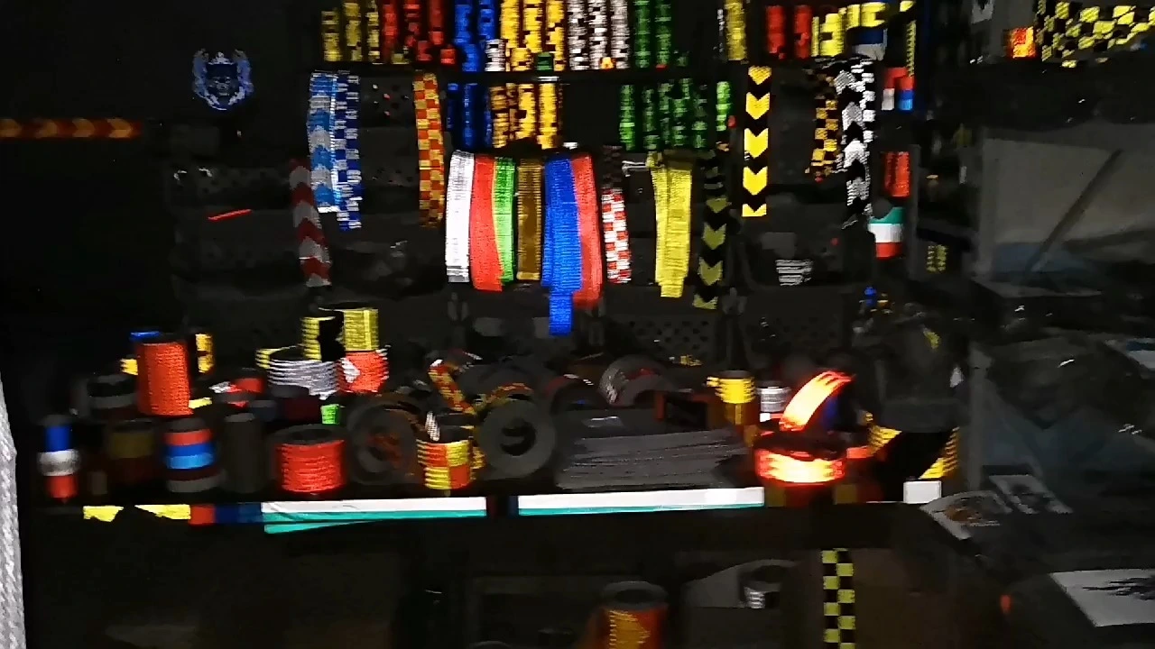 Jerrytape Kırmızı yansıtıcı bant Su geçirmez yüksek yansıtıcı güvenlik uyarı bandı Dış mekan yansıtıcı etiket Kamyon yansıtıcı etiket 1