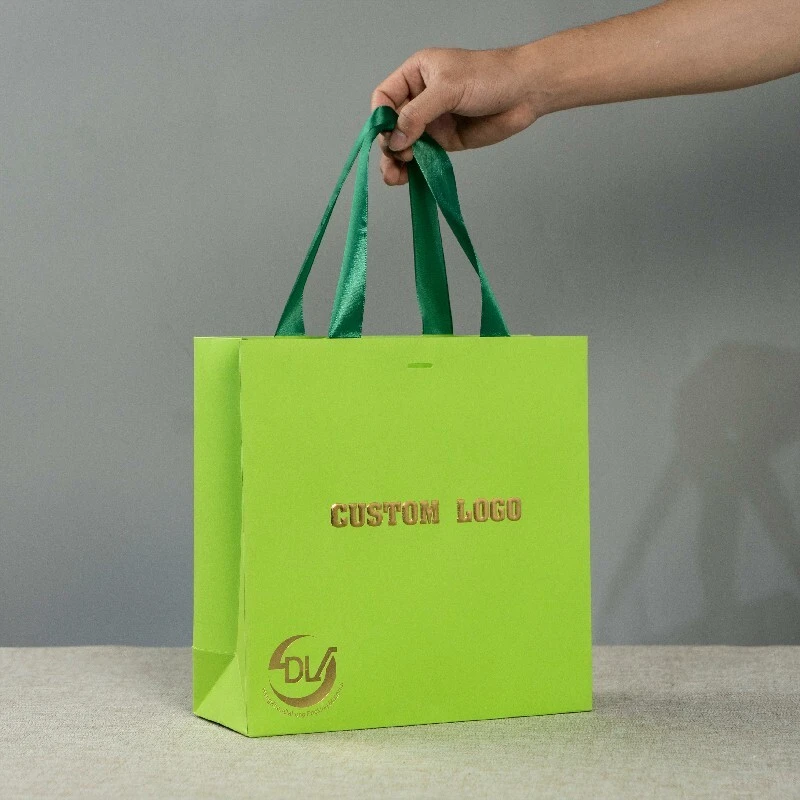 Wholesale custom printed logo luxury white paper bag retail boutique shopping gift paper bags with your own logo 1