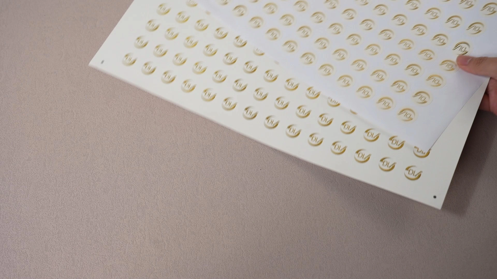 Manufacture Custom paper Labels waterproof Logo uv Printing color seal perfume embossed thermal Die Cut PVC Vinyl paper Sticker 1