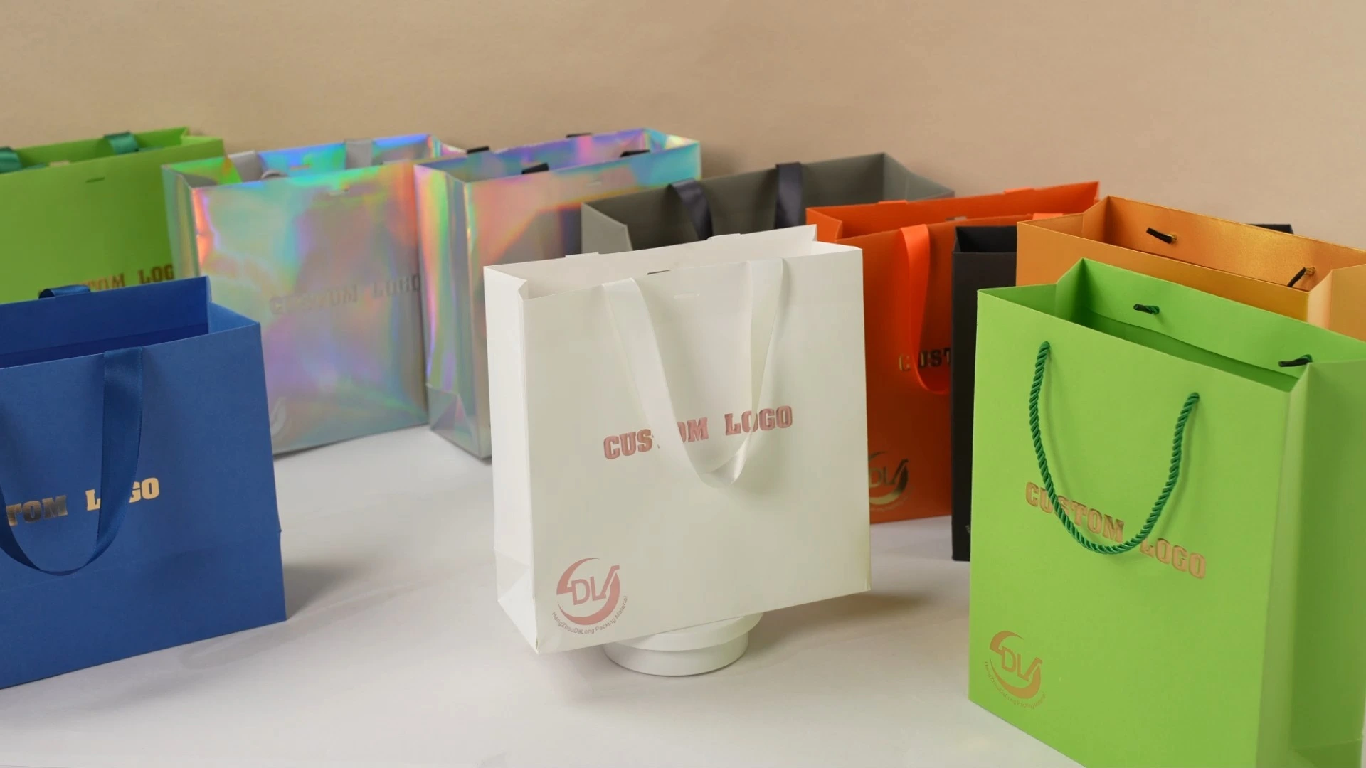 Custom Cloth Brand luxury Packaging Shopping Bags women kids clutch Gift Paper Bag with Your Own Logo 1