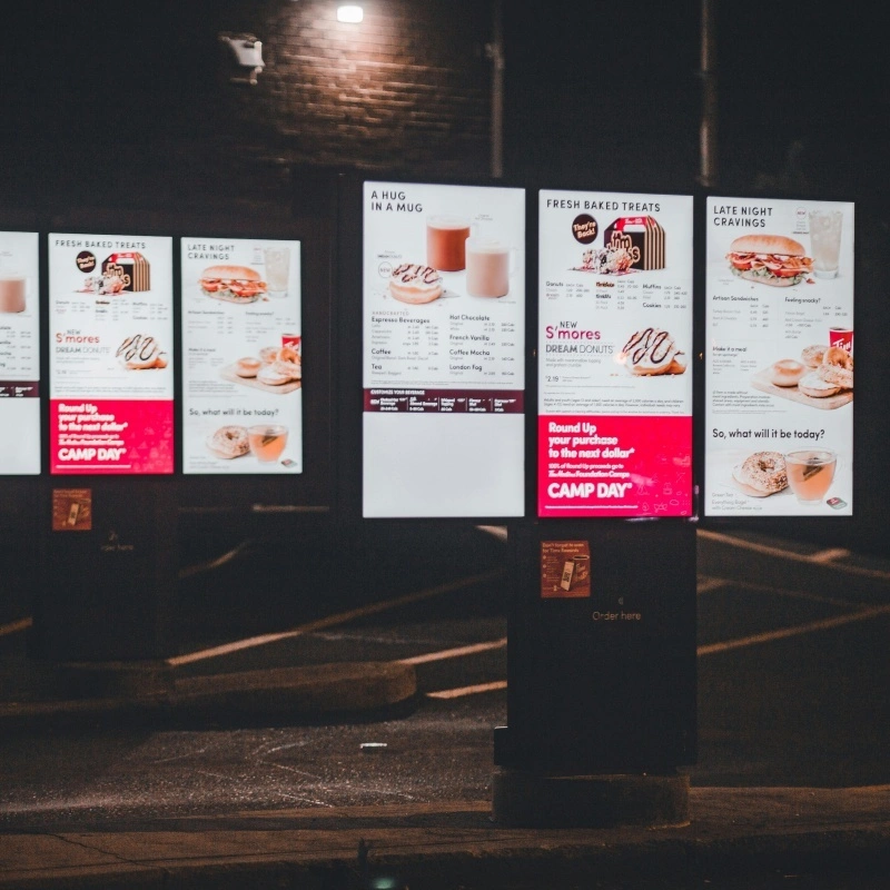 Doppelte 55-Zoll-LCD-Digital-Drive-Thru-Menütafel für den Außenbereich für Restaurants, Kaffee, Bäckereien 5