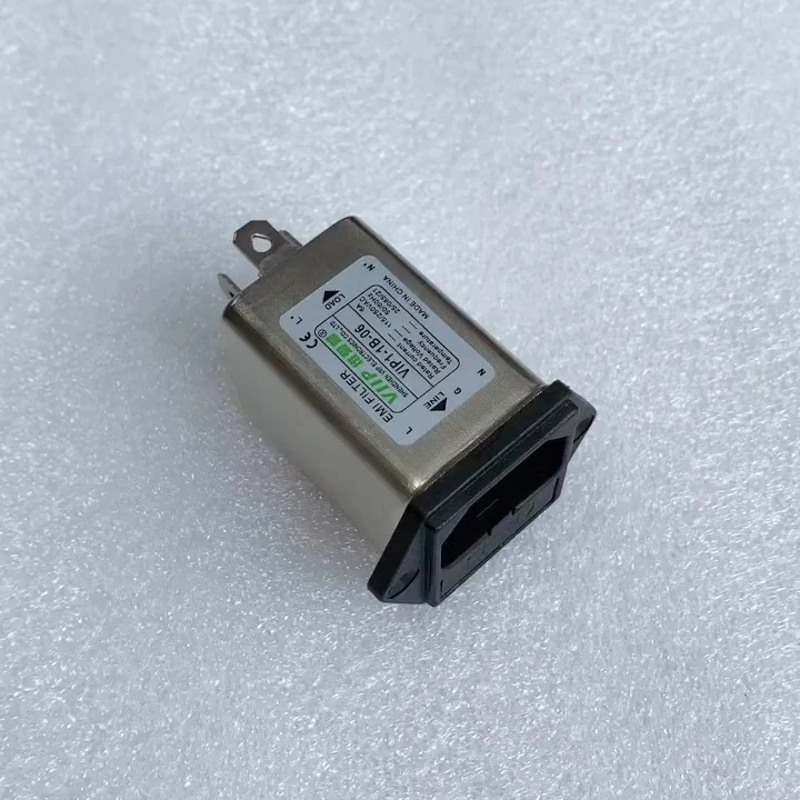 VIIP IEC-Einlassfilter 150 kHz ~ 30 MHz EMI-Filter mit Sockel und Sicherung 1