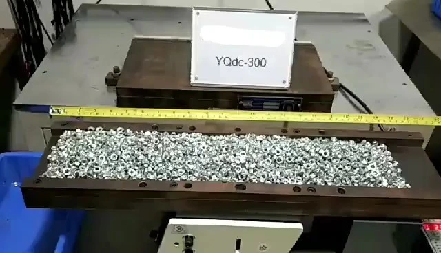 YQ-300Z Direct supply electromagnetic heavy-loading linear feeder 300Z large-scale straight vibrating feeder suitable for bulk material transportation. 1