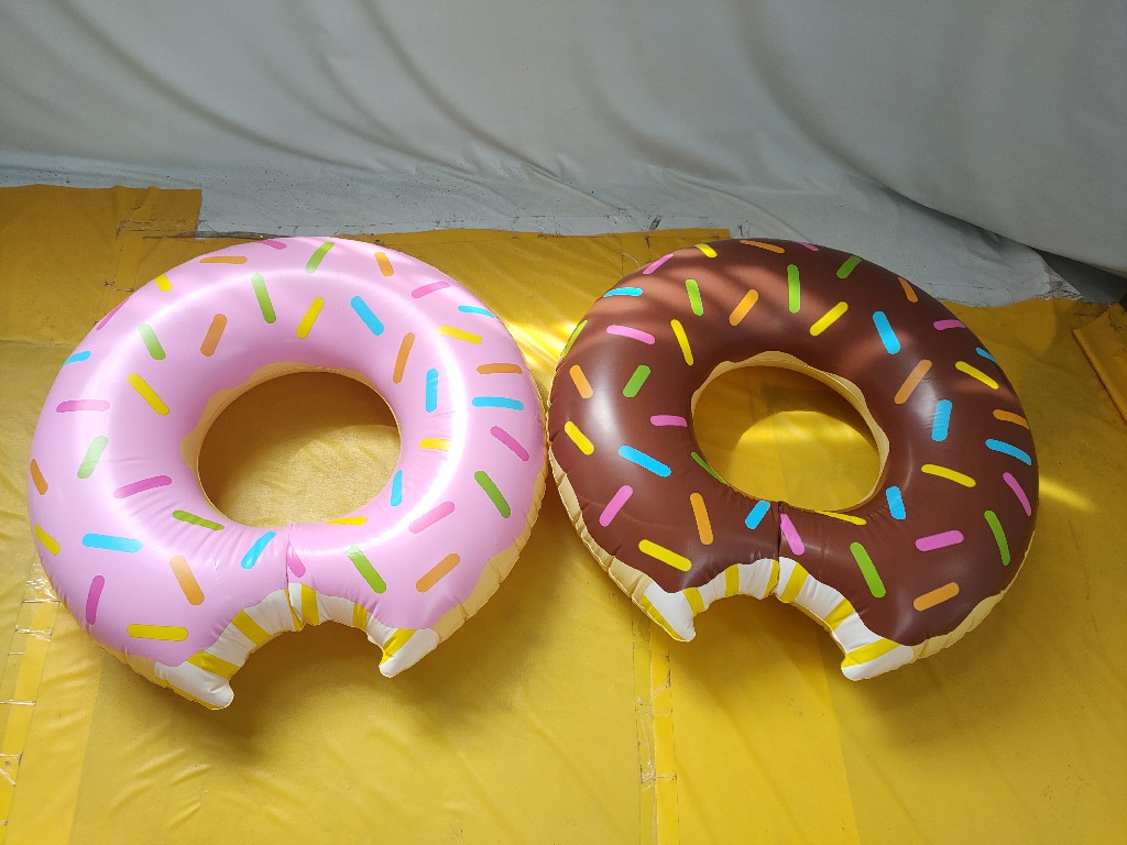 Jouets gonflables colorés de piscine d'été d'anneau de bain de beignet de PVC d'OEM 2