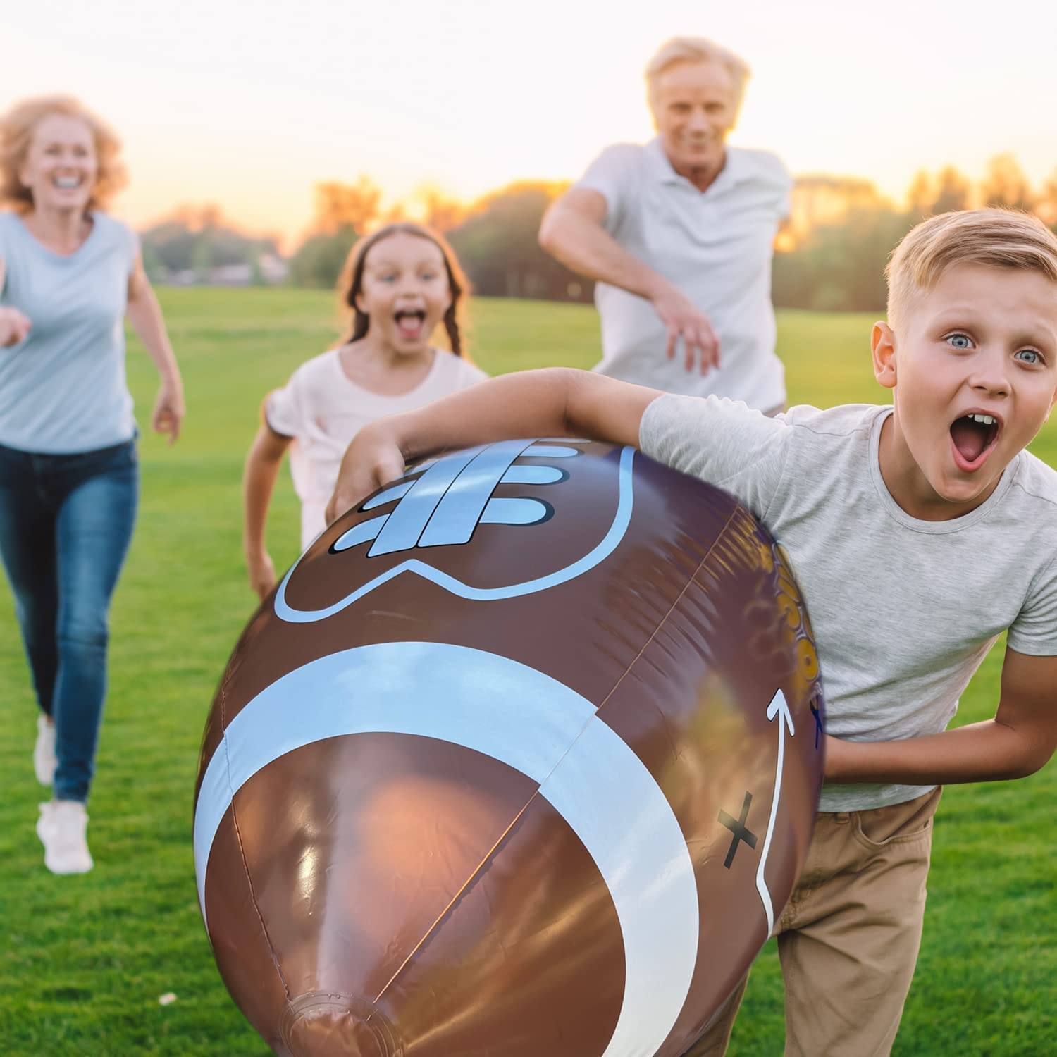 Ballon de football gonflable géant de 91 cm avec tee, idéal pour une fête de football, un match ou une soirée sur le thème du football. Décoration de fête sportive. 5