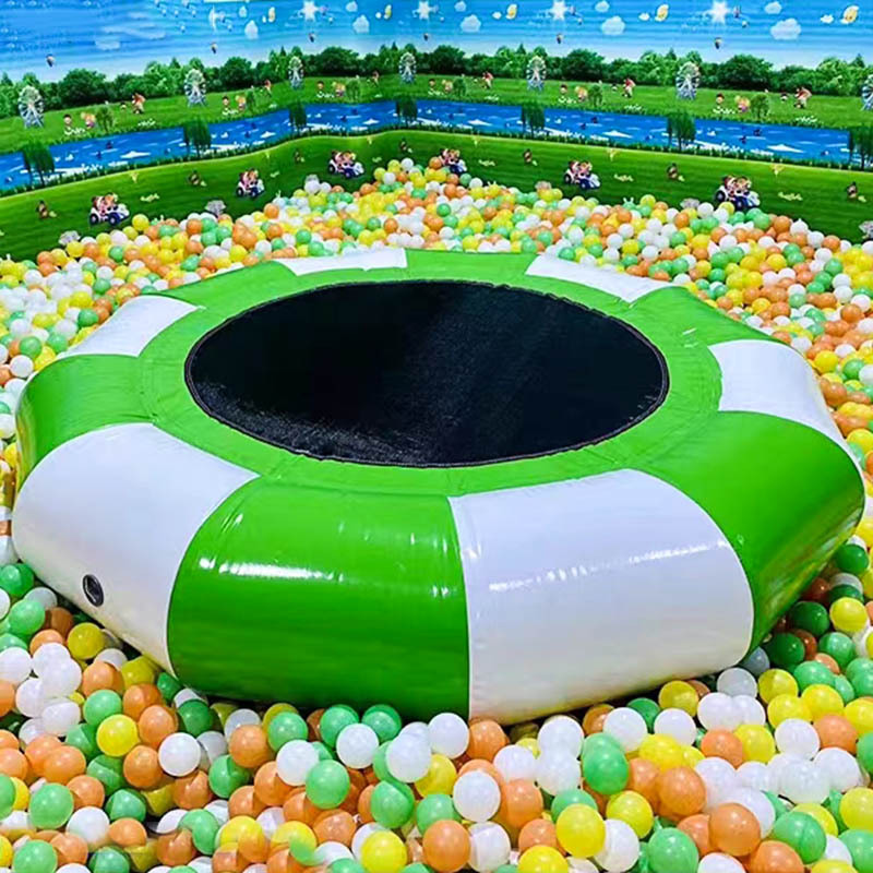 Parque aquático inflável popular de PVC flutuante, trampolim de água salgada para lago e rio 4