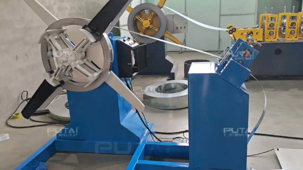 Machine de profilage à rouleaux Putai Top Hat pour la fabrication de profilés métalliques de plafond et de fourrures, avec changement rapide. 1