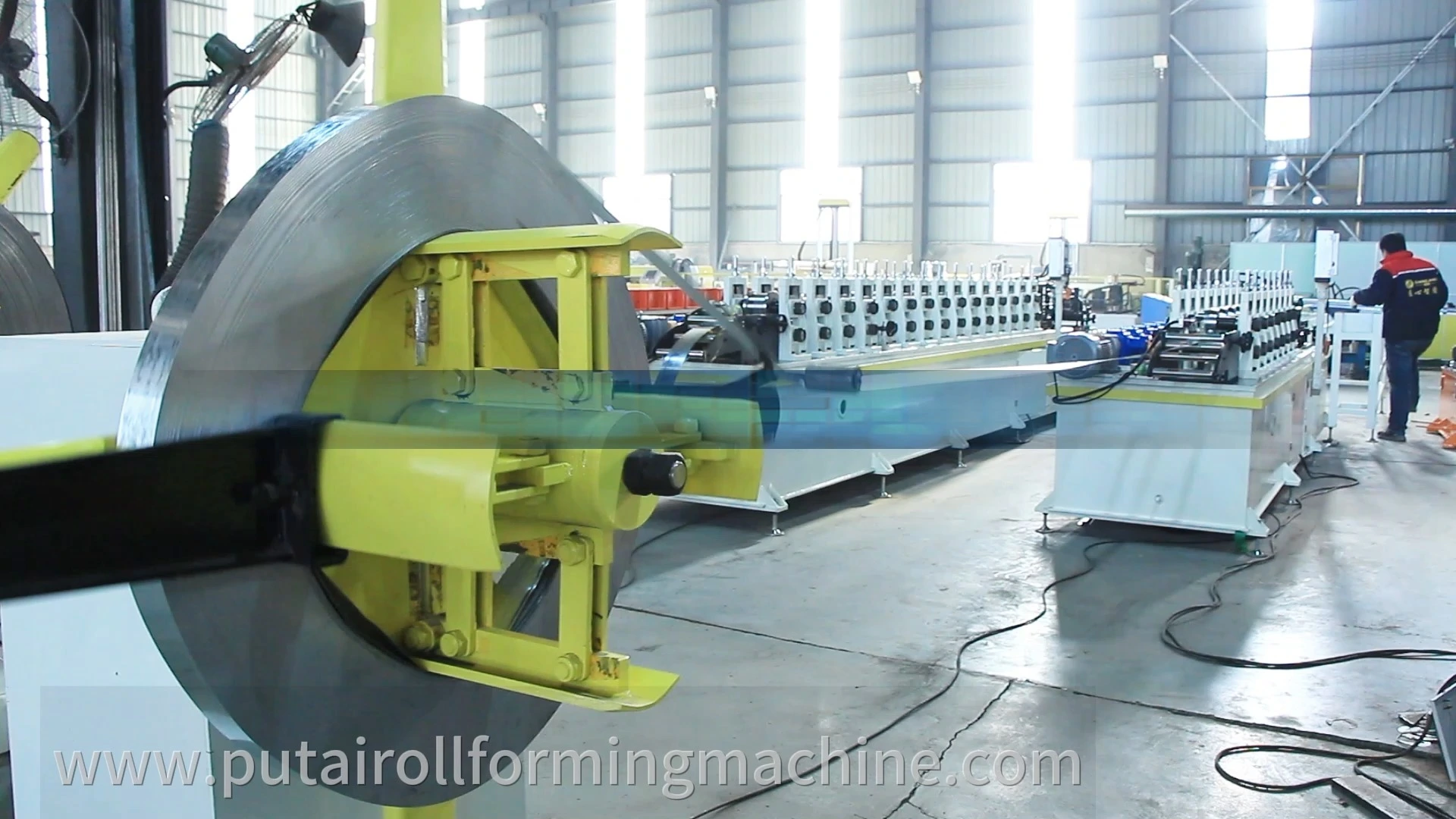 Machine de formage de cornières d&#39;angle pour cloisons sèches métalliques Putai 1