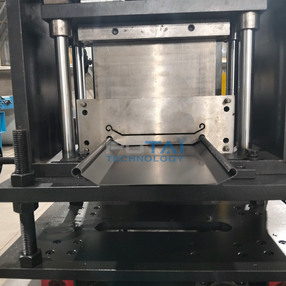 putai metal fence panel roll forming machine cutting system