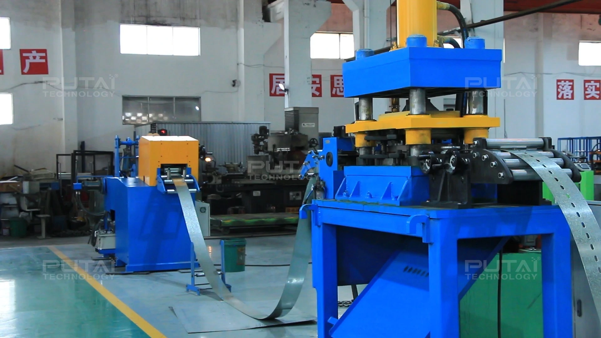 Machine de formage de rouleaux pour supports de montage de panneaux solaires automatiques Putai 1