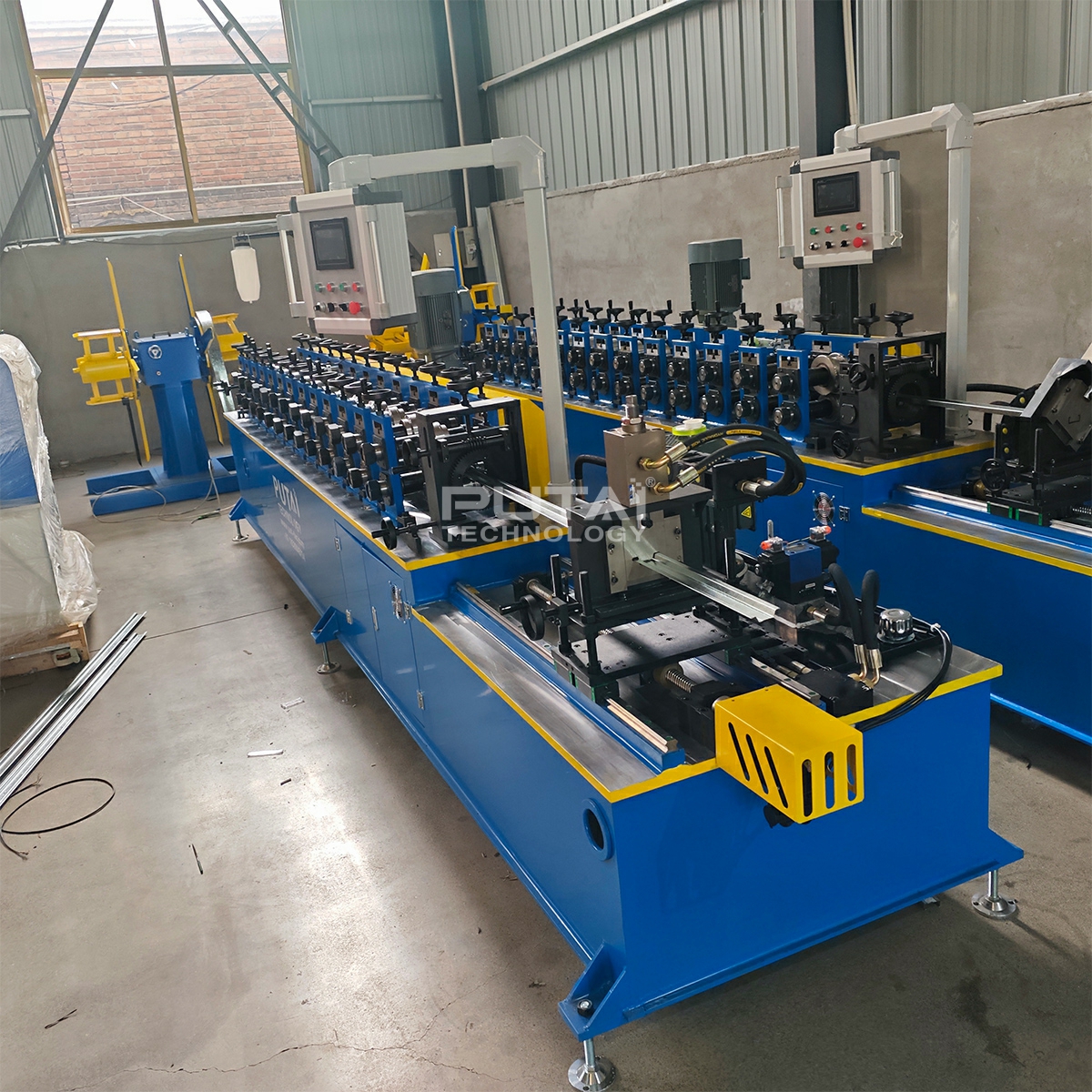Putai Automatic Drywall Partition Top Hat Shape Making Furring Channel Profile Roll Forming Machine 5