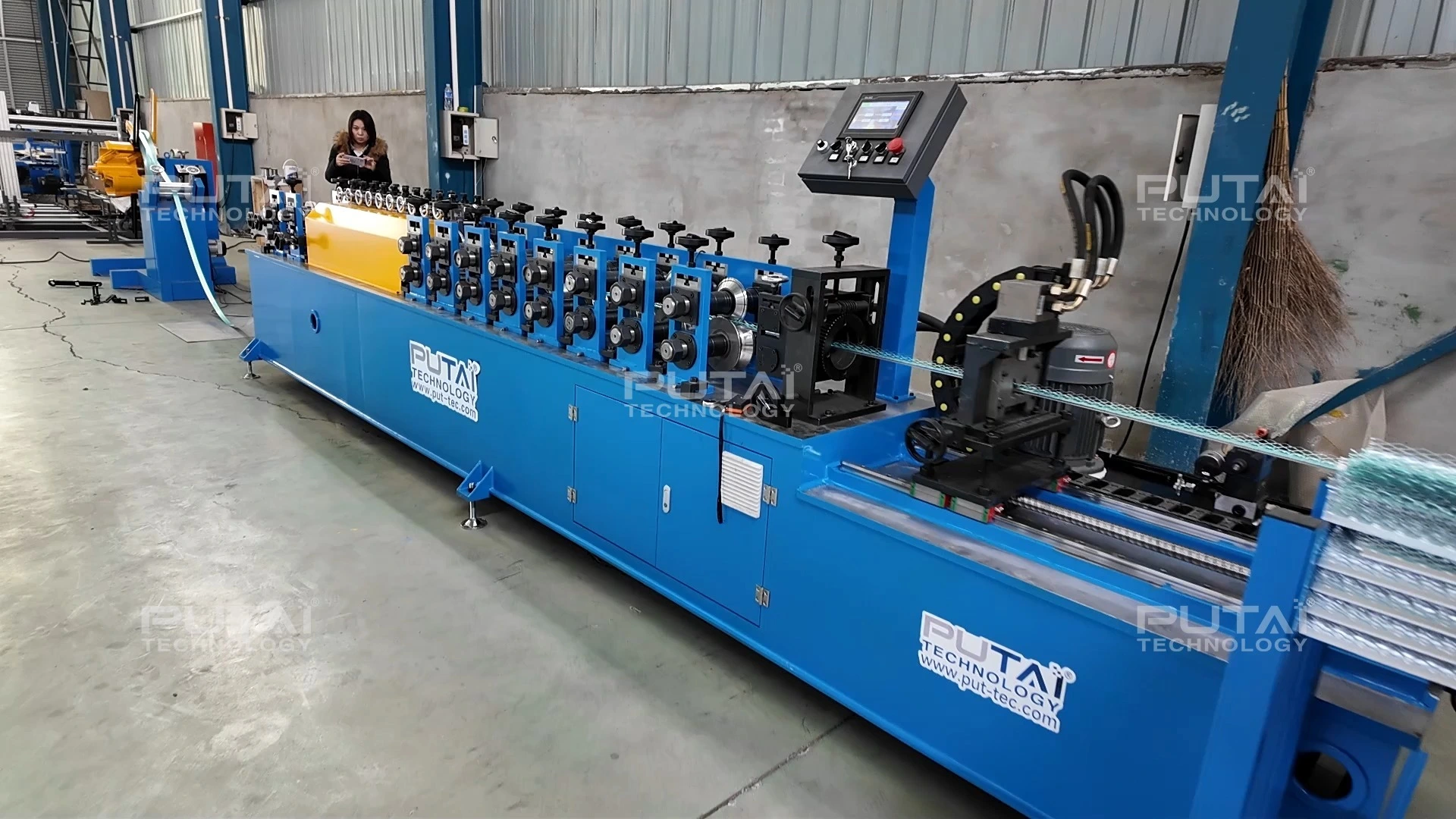 Станок для профилирования металлических угловых профилей и сетки для гипсокартона Putai. 1