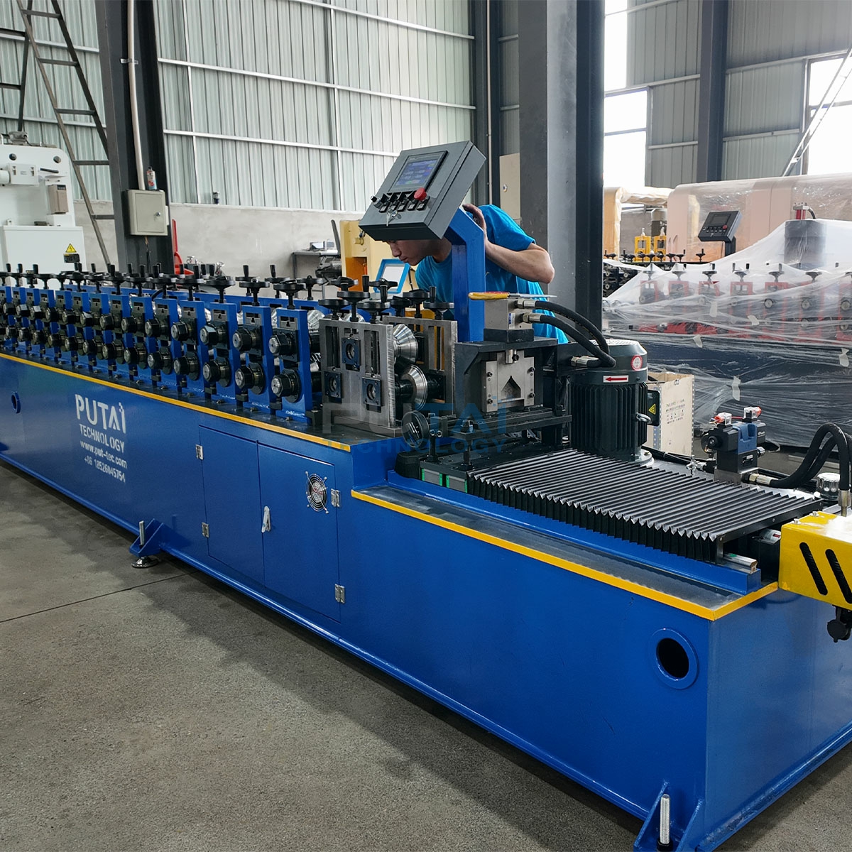 Máquina formadora de perfiles angulares para malla Putai | Línea automática de formación de perfiles de esquina para malla metálica 3