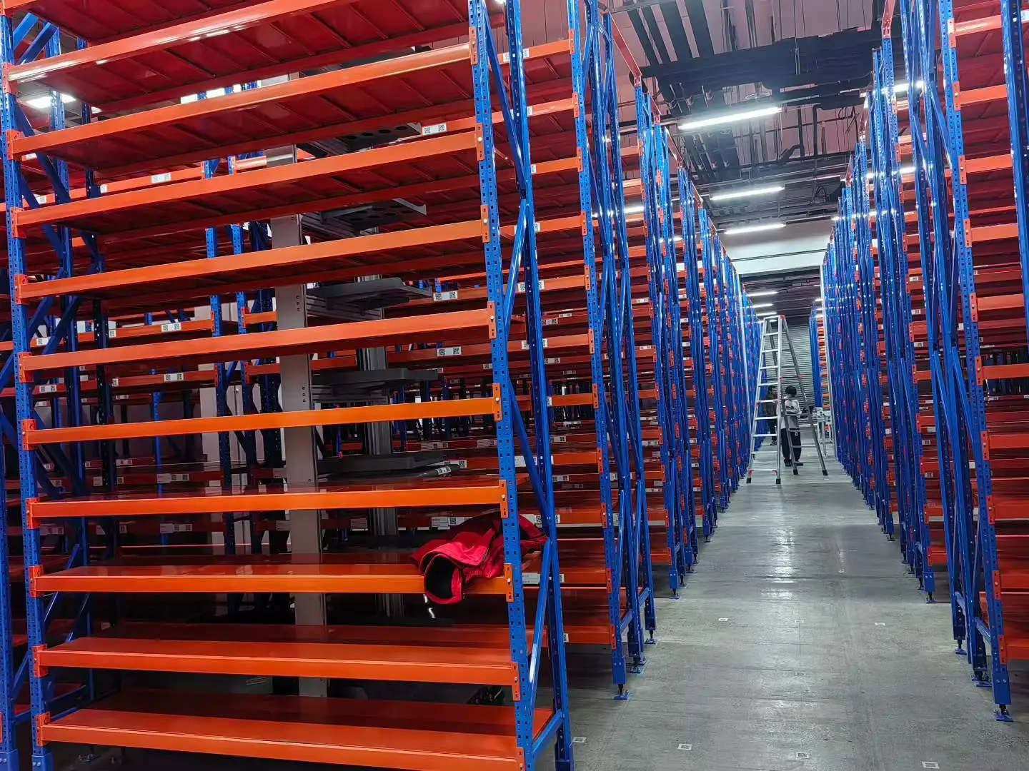 Customizable Warehouse Shelving Racks – Optimize Storage & Inventory Efficiency 1